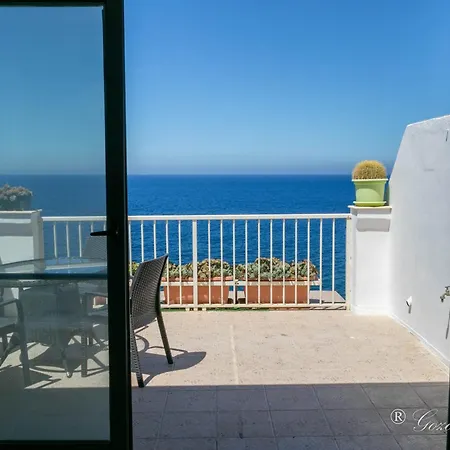 Seafront Marsalforn Apartman Żebbuġ